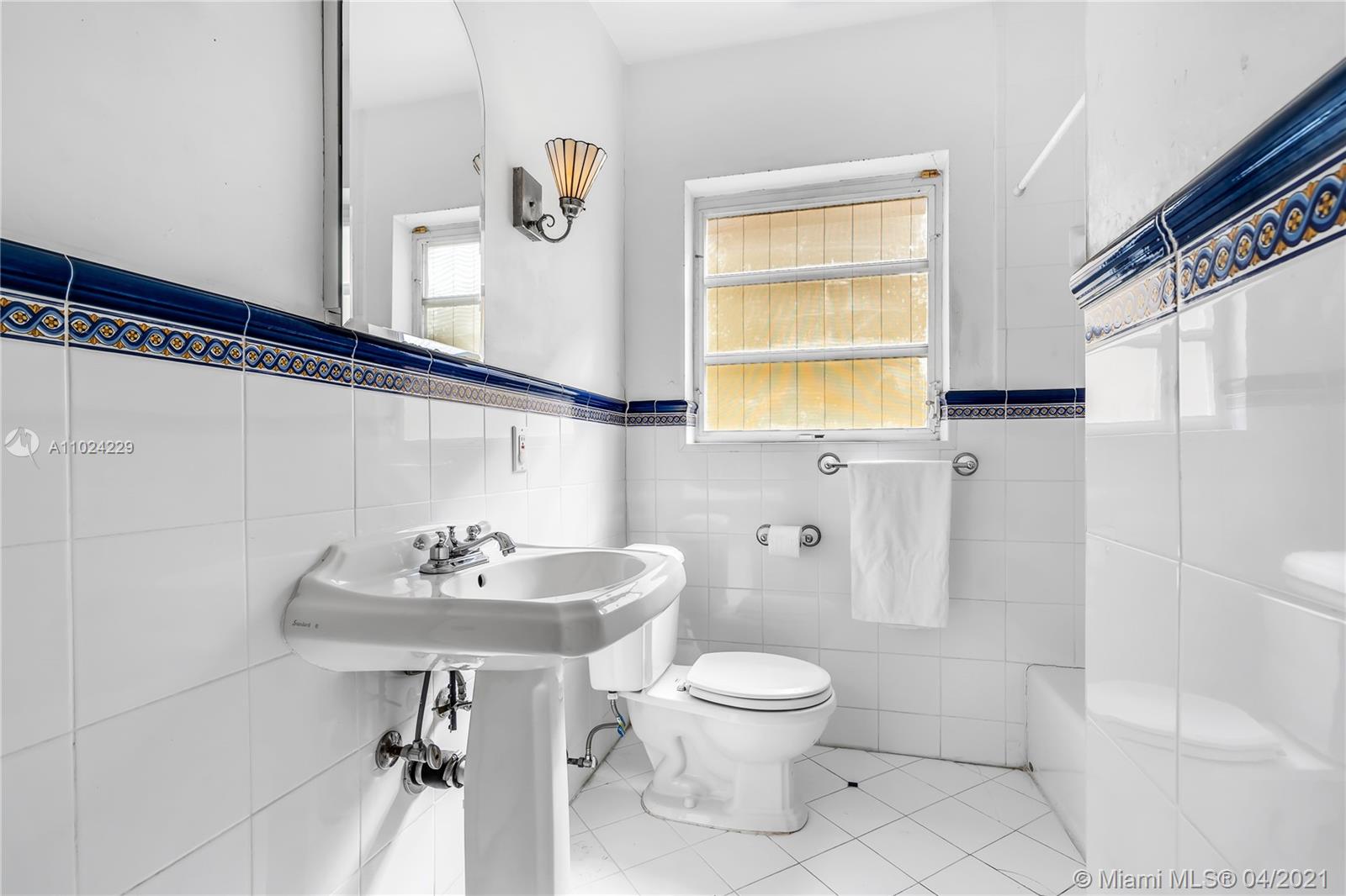 435 Southwest 30th Road Miami, FL 33129 - Photo 11 of 27