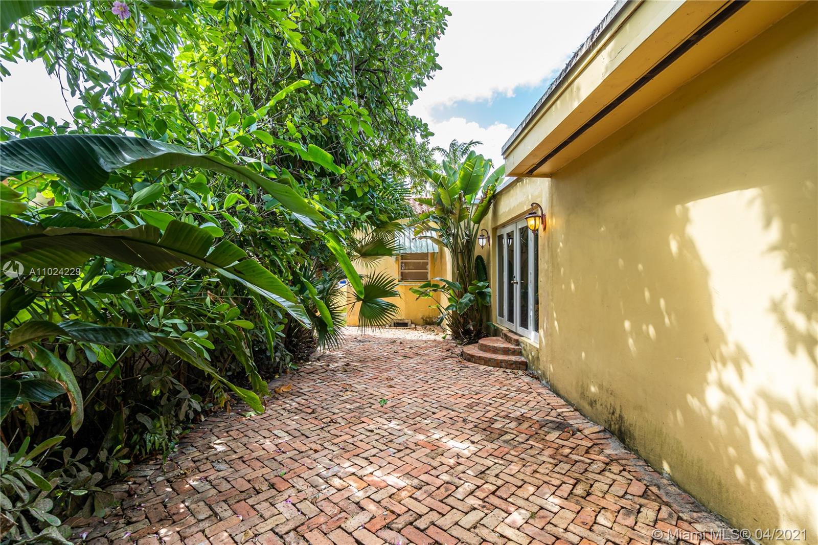 435 Southwest 30th Road Miami, FL 33129 - Photo 16 of 27