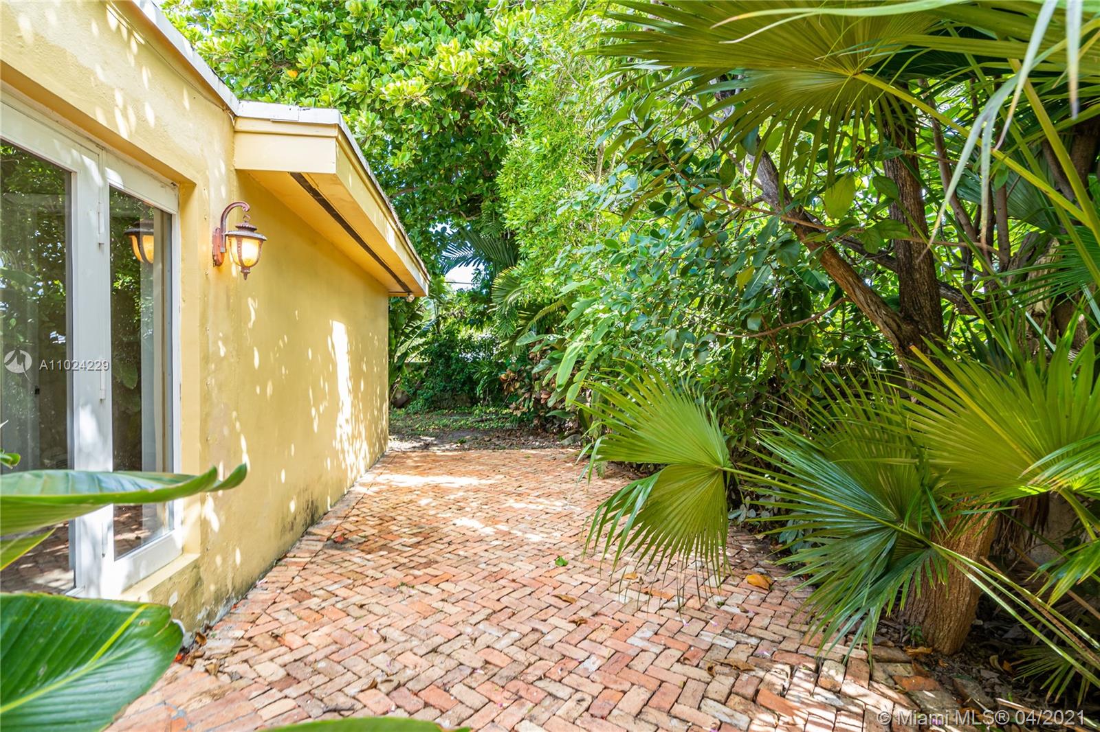 435 Southwest 30th Road Miami, FL 33129 - Photo 17 of 27