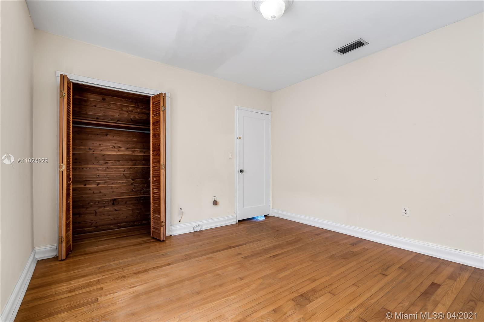 435 Southwest 30th Road Miami, FL 33129 - Photo 10 of 27