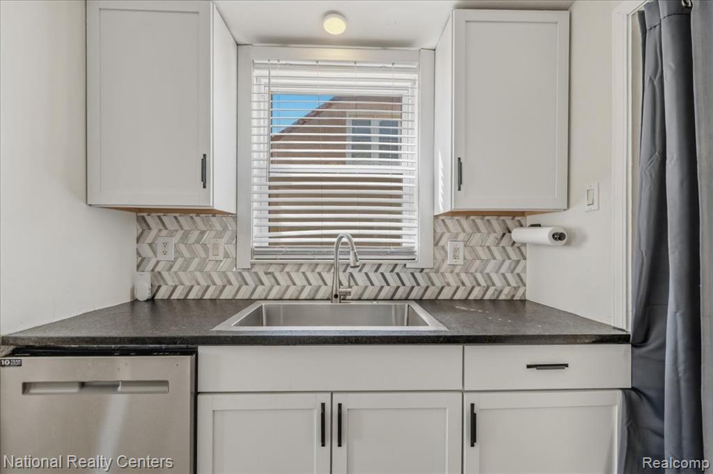 18051 Reed Street Melvindale, MI 48122 - Photo 10 of 35