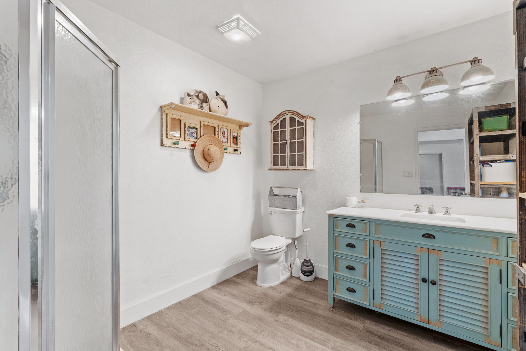 6350 Mt Sharp Road, Unit B Wimberley, TX 78676 - Photo 24 of 34 a spacious bathroom with a toilet sink and mirror