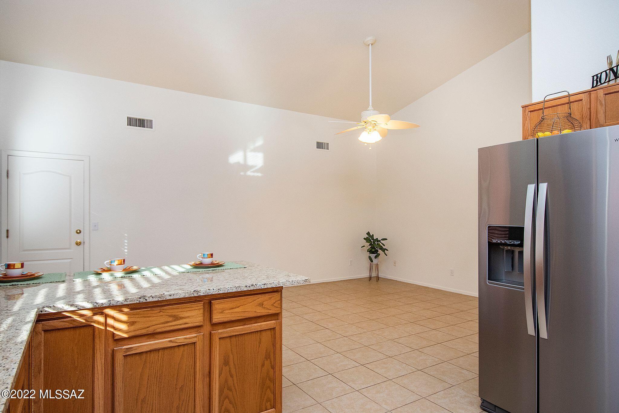 3323 South Thunder Chorus Road Tucson, AZ 85713 - Photo 8 of 38