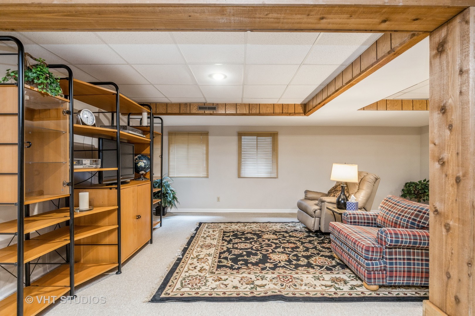 873 Barlina Road Crystal Lake, IL 60014 - Photo 21 of 24 a living room with furniture