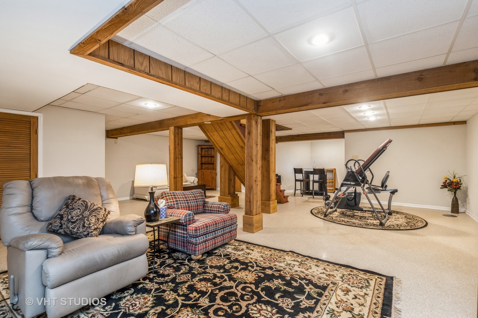 873 Barlina Road Crystal Lake, IL 60014 - Photo 22 of 24 a living room with furniture