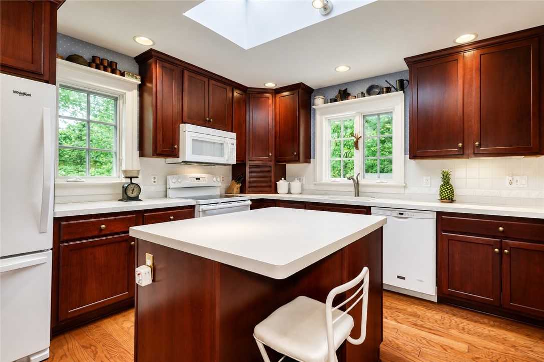 1479 Creek Street Rochester, NY 14625 - Photo 7 of 50 ISLAND BREAKFAST BAR * SKYLIGHT