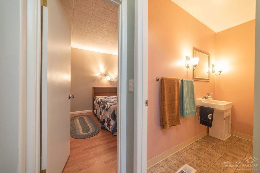 63367 O. B. Riley Road Bend, OR 97703 - Photo 8 of 24 House main bedroom and upgraded bathroom
