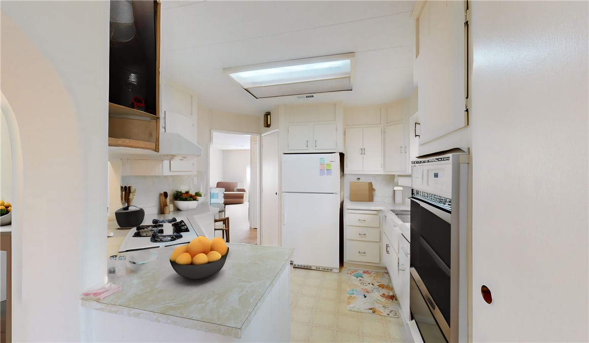 107 Malaga Street Tustin, CA 92780 - Photo 3 of 34 VIRTUALLY STAGED