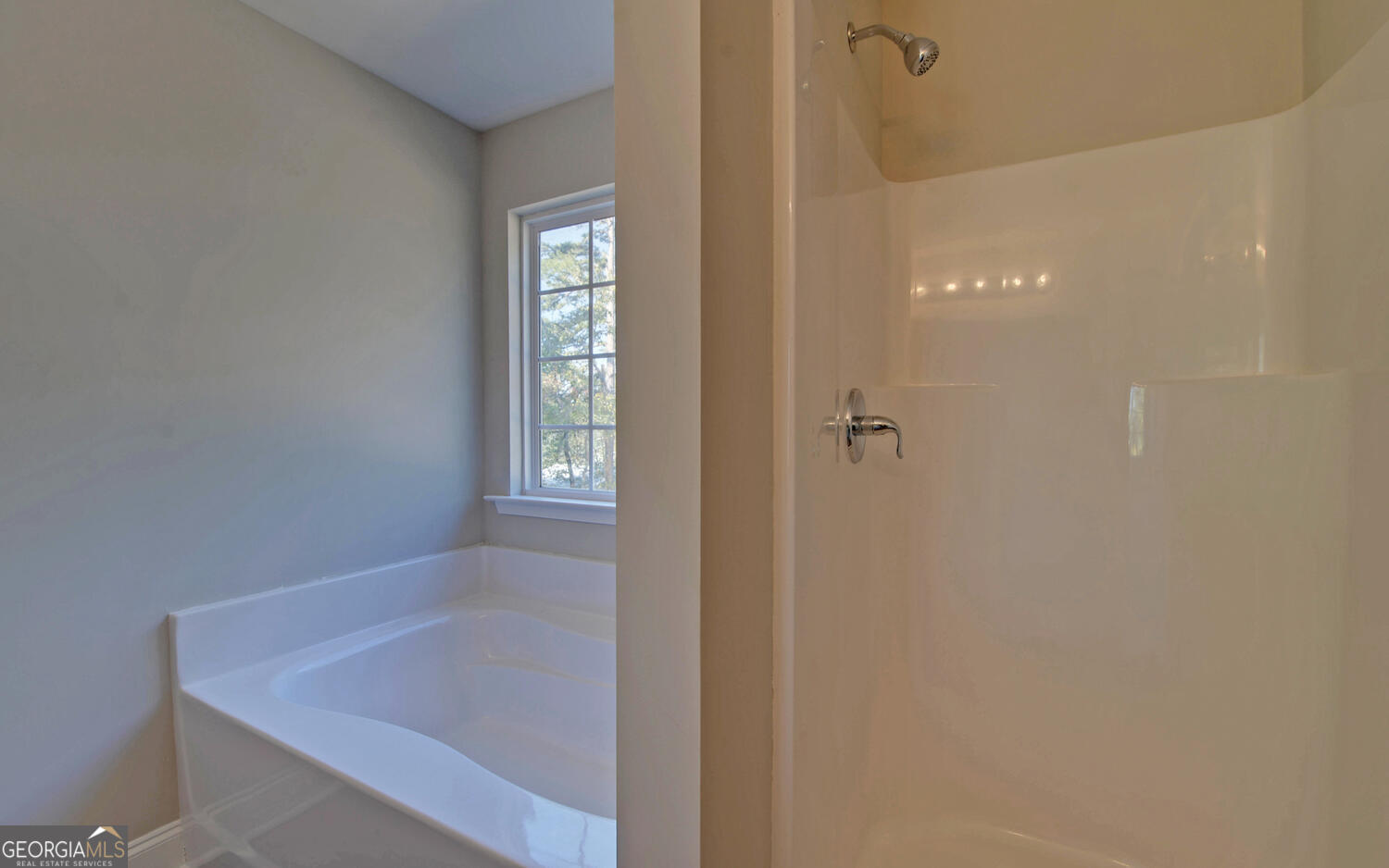 2994 Cannon Bridge Road Demorest, GA 30535 - Photo 15 of 36 a bathroom with a bathtub