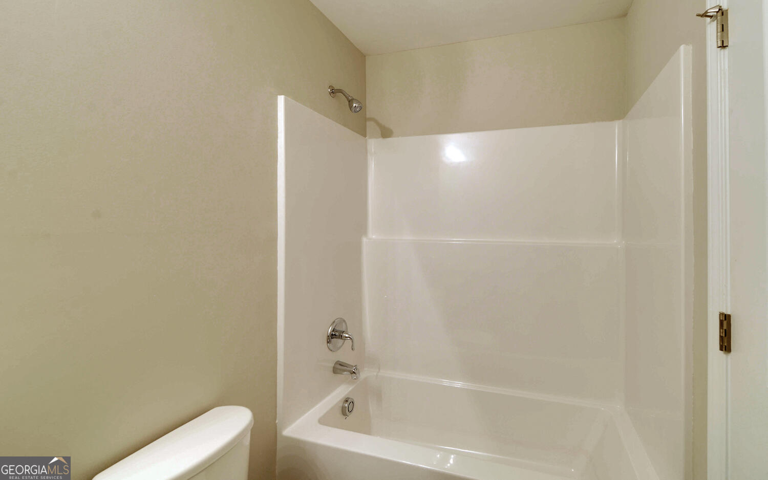 2994 Cannon Bridge Road Demorest, GA 30535 - Photo 22 of 36 a bathroom with a bathtub and a toilet