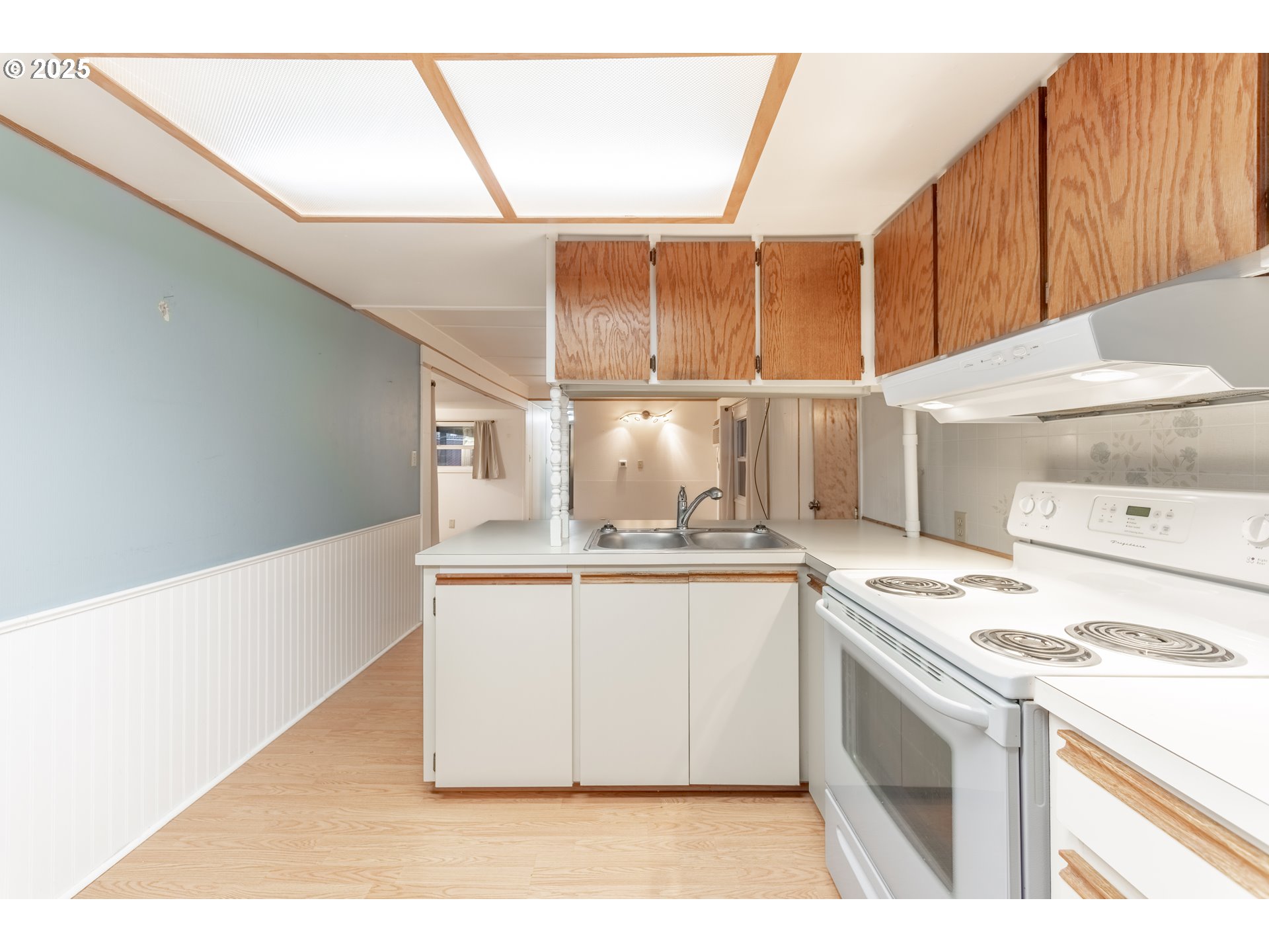3500 Southeast Concord Road, Unit 65 Milwaukie, OR 97267 - Photo 4 of 19 a kitchen with a stove a sink and a refrigerator