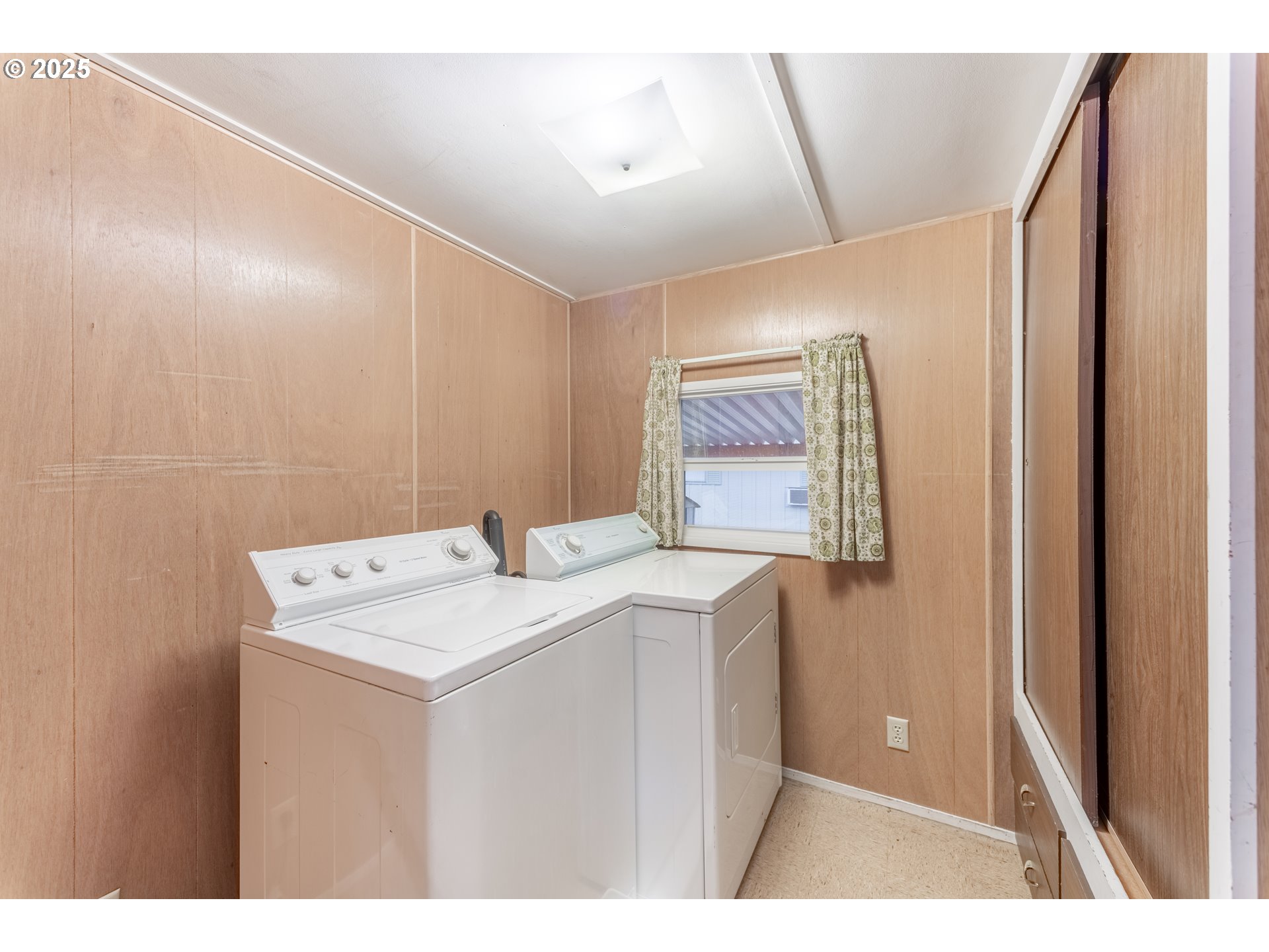 3500 Southeast Concord Road, Unit 65 Milwaukie, OR 97267 - Photo 10 of 19 a utility room with dryer and washer