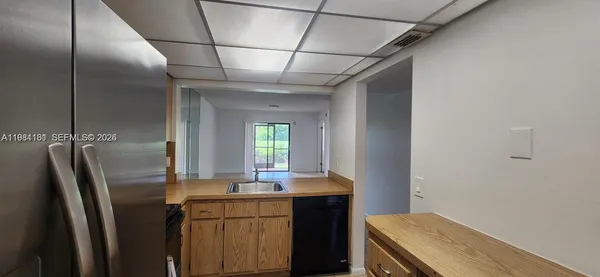 $1,950 | 880 Northeast 207th Terrace, Unit 10410, Miami, FL 33179