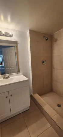 $1,950 | 880 Northeast 207th Terrace, Unit 10410, Miami, FL 33179