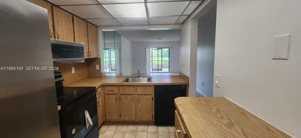 $1,950 | 880 Northeast 207th Terrace, Unit 10410, Miami, FL 33179