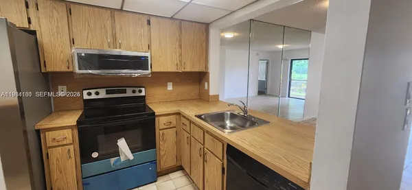 $1,950 | 880 Northeast 207th Terrace, Unit 10410, Miami, FL 33179