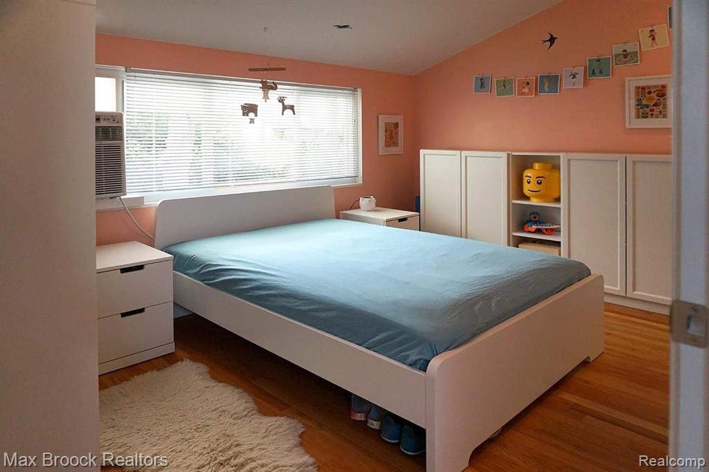 29601 Sugar Spring Road Farmington Hills, MI 48334 - Photo 18 of 27