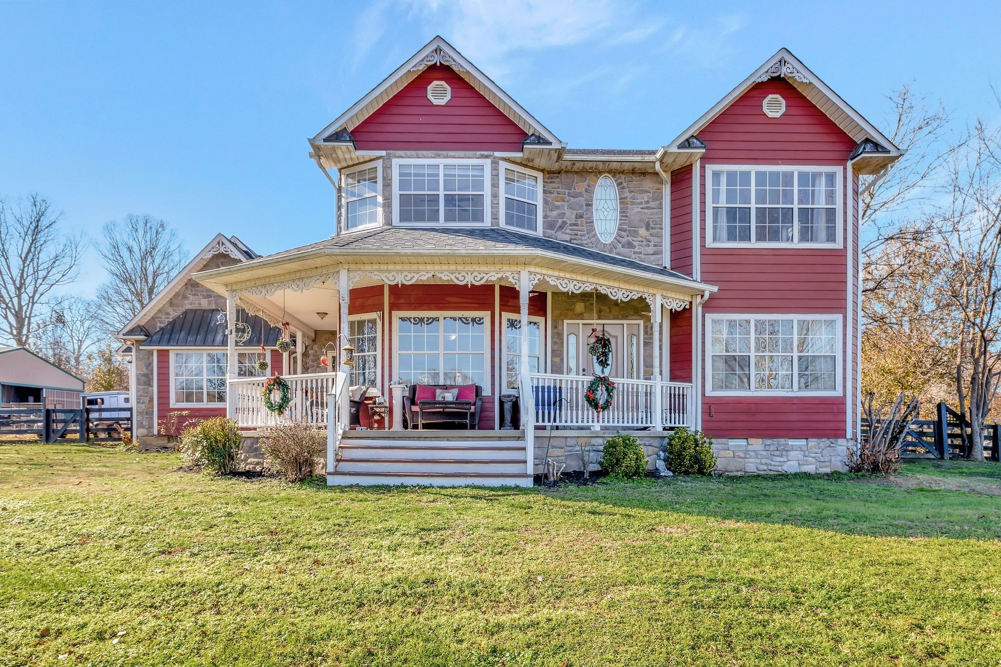 6353 Gordon Lawrence Road Santa Fe, TN 38482 - Photo 3 of 29 front view of a house with a yard