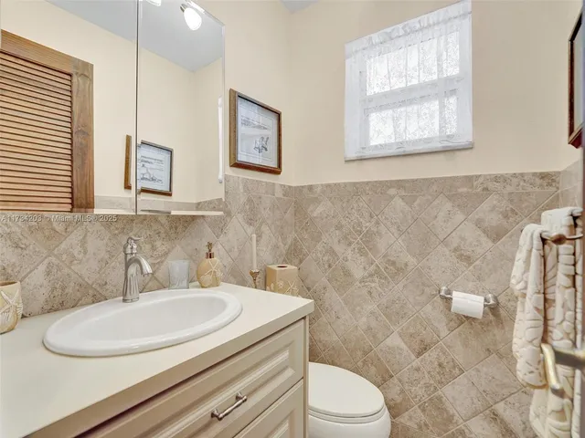 $275,000 | 2600 Diana Drive, Unit 105, Hallandale Beach, FL 33009