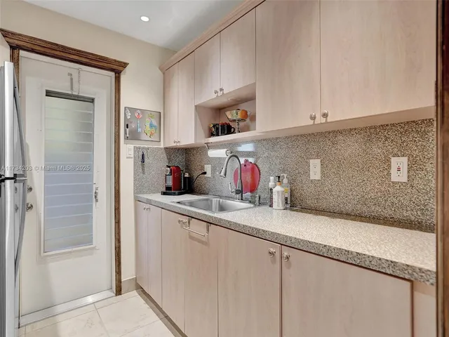 $275,000 | 2600 Diana Drive, Unit 105, Hallandale Beach, FL 33009