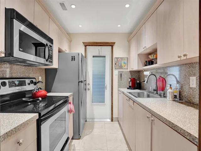 $275,000 | 2600 Diana Drive, Unit 105, Hallandale Beach, FL 33009