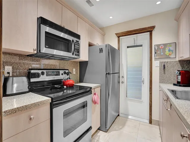 $275,000 | 2600 Diana Drive, Unit 105, Hallandale Beach, FL 33009