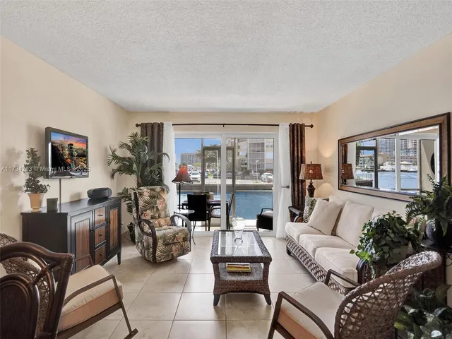 $275,000 | 2600 Diana Drive, Unit 105, Hallandale Beach, FL 33009