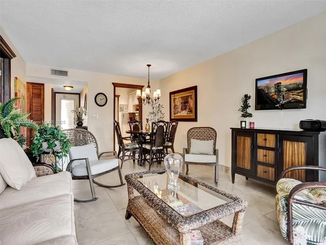 $275,000 | 2600 Diana Drive, Unit 105, Hallandale Beach, FL 33009