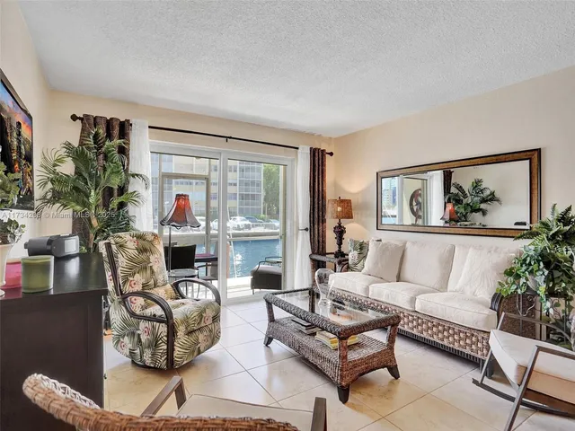 $275,000 | 2600 Diana Drive, Unit 105, Hallandale Beach, FL 33009