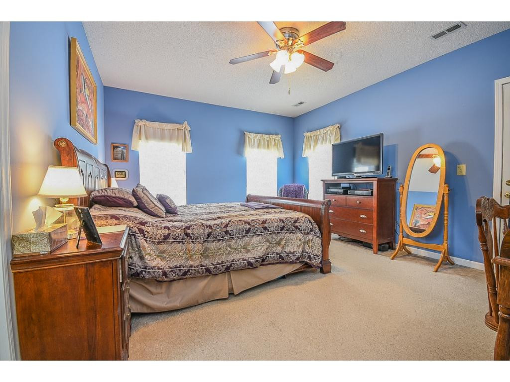 807 East Mountain View Road Johnson City, TN 37601 - Photo 16 of 36 Large Master Bedroom