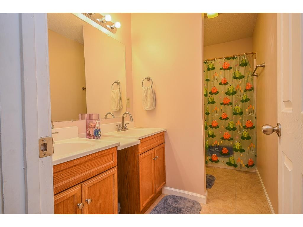807 East Mountain View Road Johnson City, TN 37601 - Photo 21 of 36 Hall Bath with double sinks