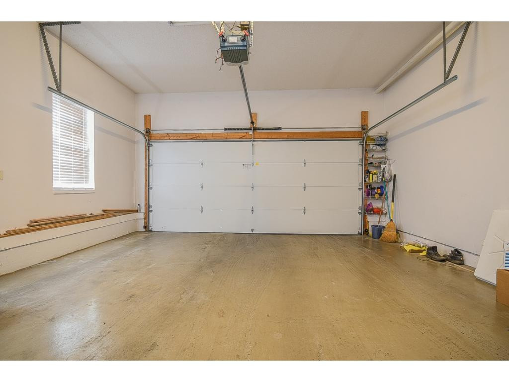 807 East Mountain View Road Johnson City, TN 37601 - Photo 27 of 36 Clean 2 car garage