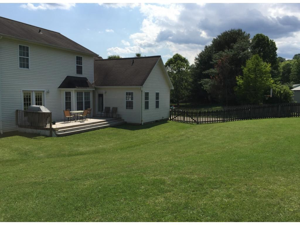807 East Mountain View Road Johnson City, TN 37601 - Photo 32 of 36 Large Level Fenced Yard
