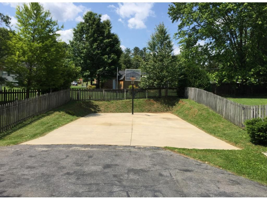 807 East Mountain View Road Johnson City, TN 37601 - Photo 34 of 36 Basketball Court
