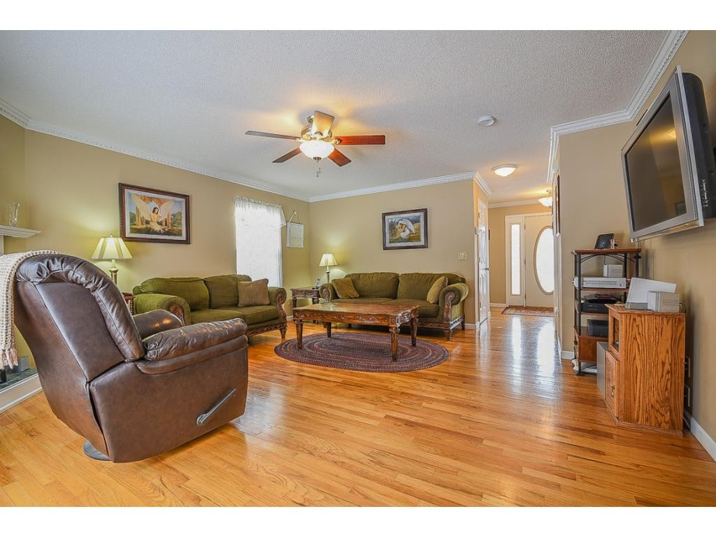 807 East Mountain View Road Johnson City, TN 37601 - Photo 9 of 36 Living Room Area