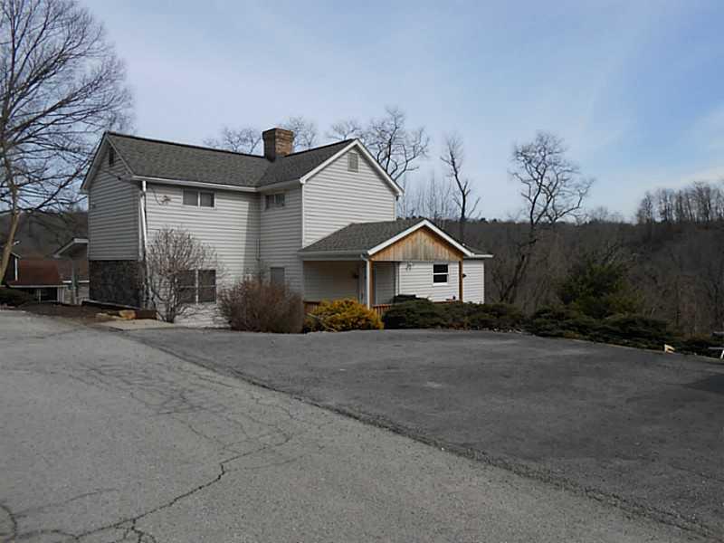 23 Simpson Street Lawrence, PA 15055 - Photo 15 of 20 Parking Lot/Garage.