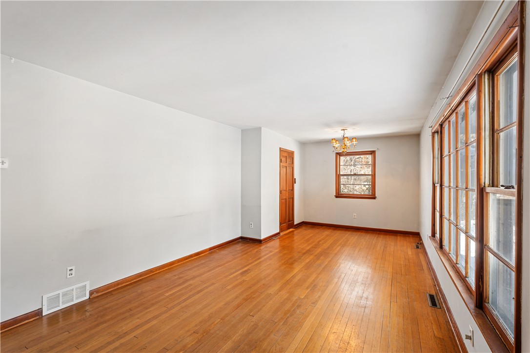 6779 Bear Ridge Road Pendleton, NY 14094 - Photo 8 of 36 Gallery Image 8