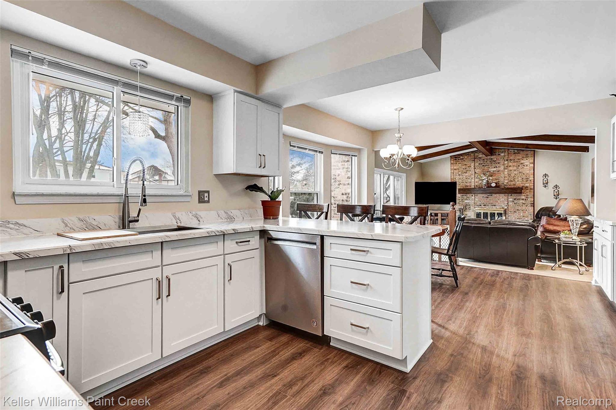 3153 Baypoint Drive Rochester, MI 48309 - Photo 12 of 39 Open Kitchen, Perfect for Entertaining!