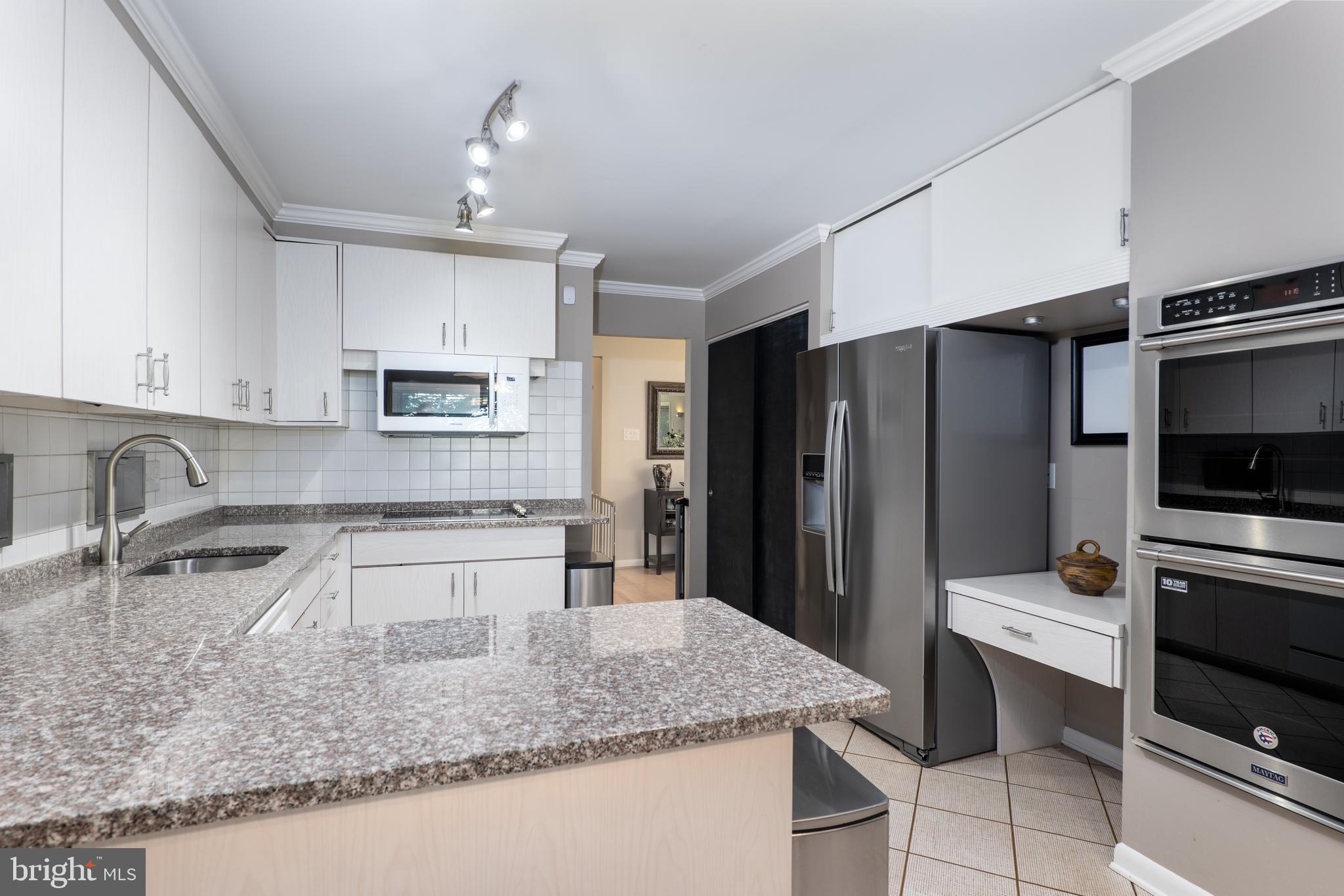 7209 Verbena Road Baltimore, MD 21209 - Photo 3 of 42 granite kitchen w stainless appliances