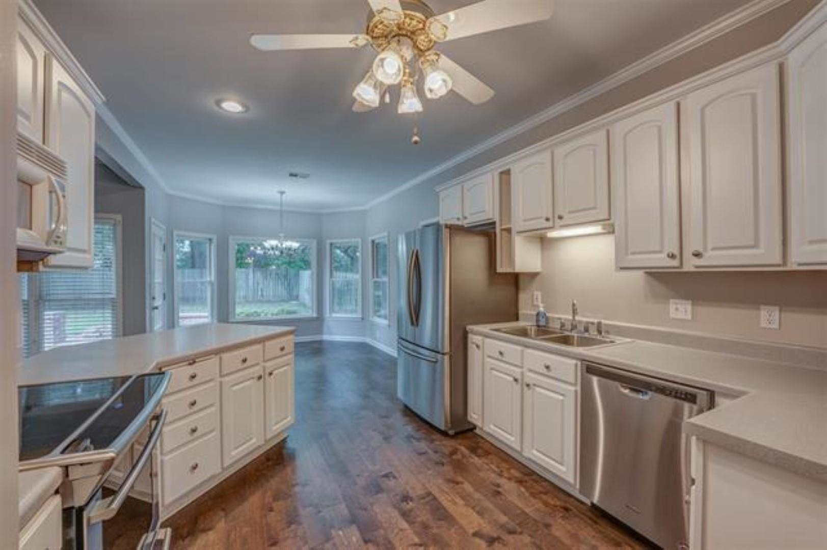 1189 Macon Ridge Drive Collierville, TN 38017 - Photo 7 of 22 a kitchen with stainless steel appliances granite countertop a sink stove and refrigerator