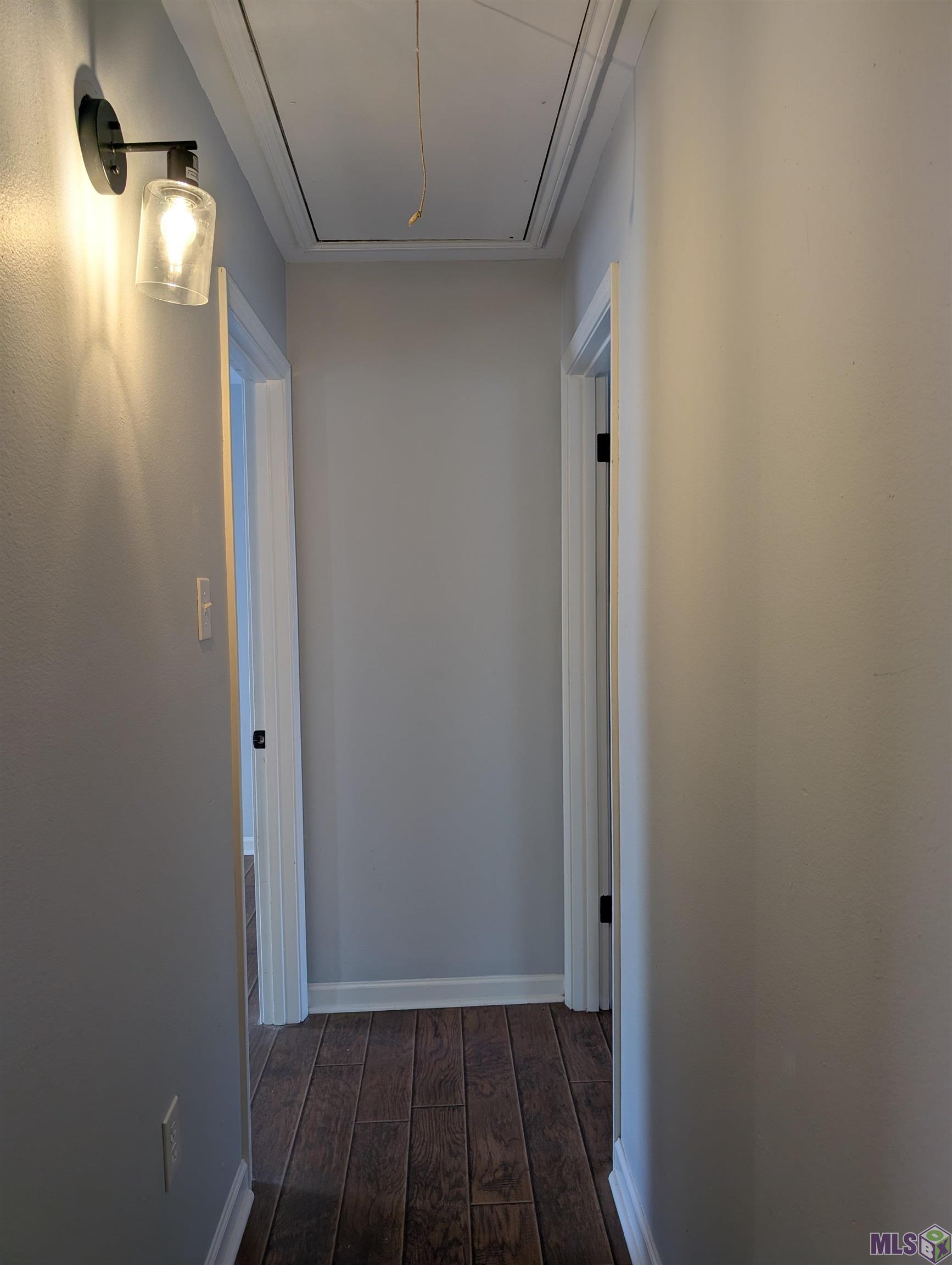 5123 South Oaks Drive Baton Rouge, LA 70816 - Photo 15 of 31 Upstairs Hallway
