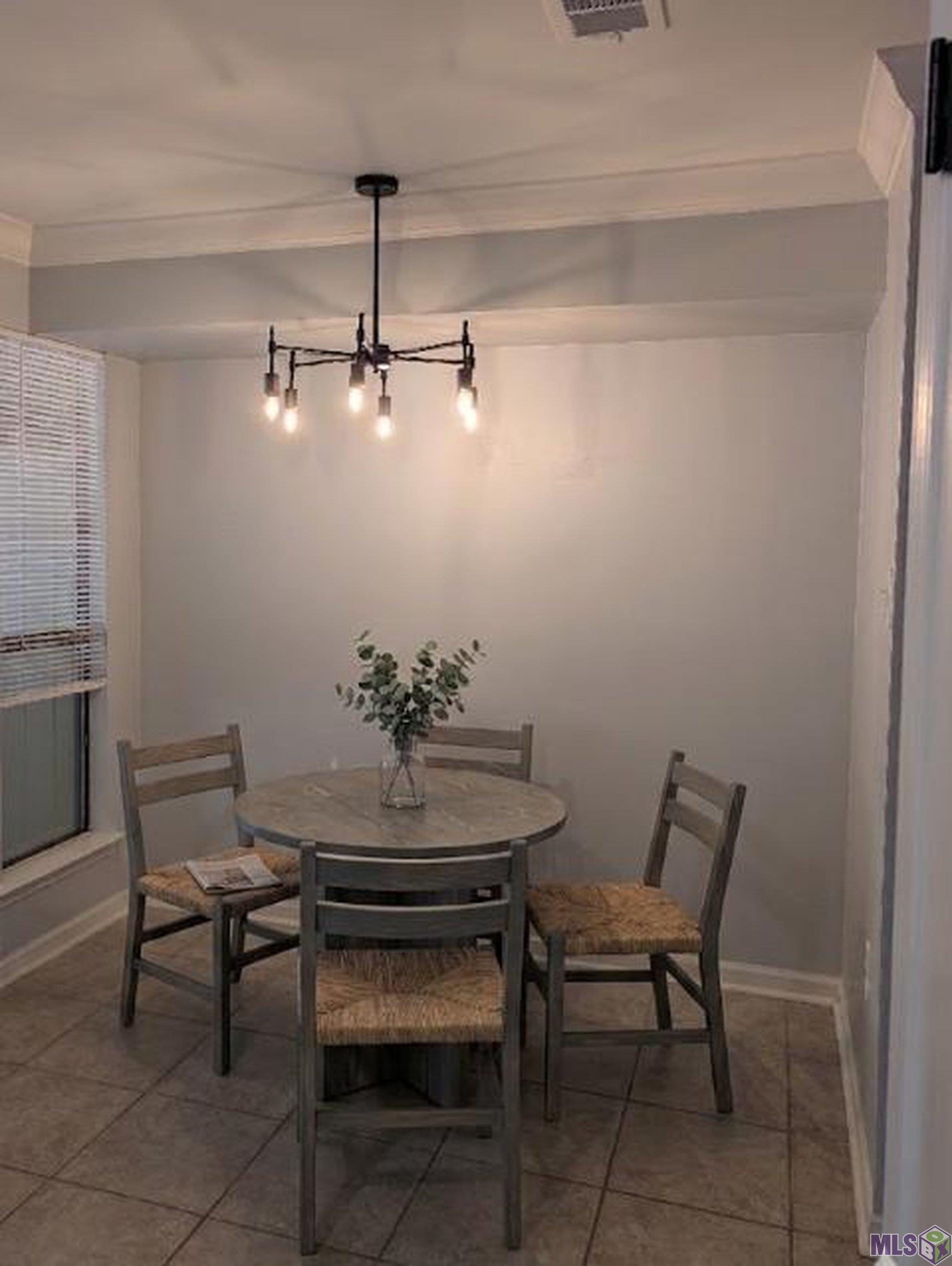 5123 South Oaks Drive Baton Rouge, LA 70816 - Photo 8 of 31 Virtual Dining Furniture