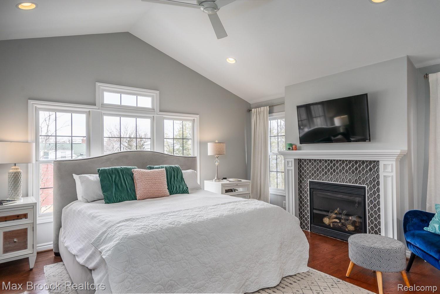 11 Devonshire Road Pleasant Ridge, MI 48069 - Photo 23 of 46 Primary Bedroom