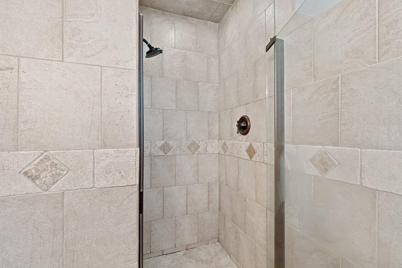 133 Northwest 10th Avenue Boca Raton, FL 33486 - Photo 13 of 25 Shower