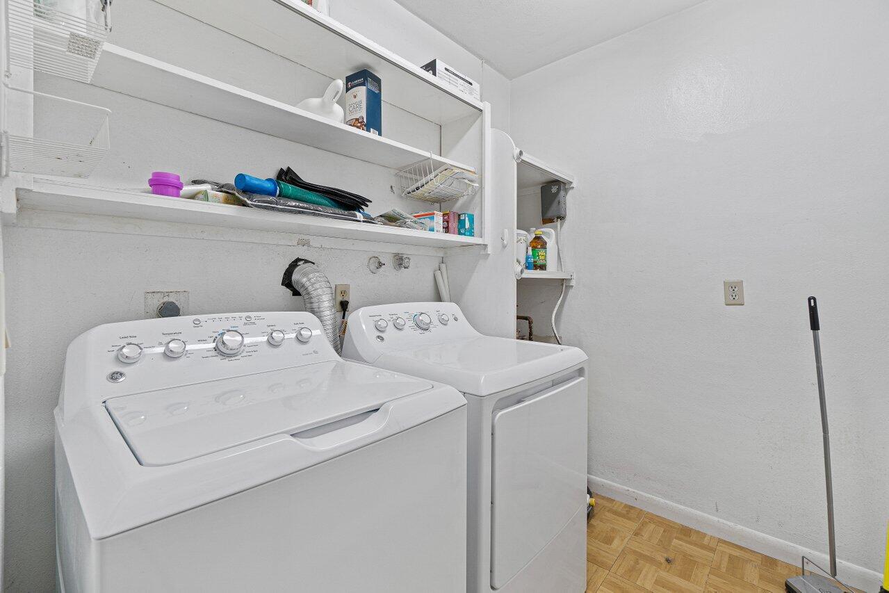 133 Northwest 10th Avenue Boca Raton, FL 33486 - Photo 24 of 25 Laundry Room