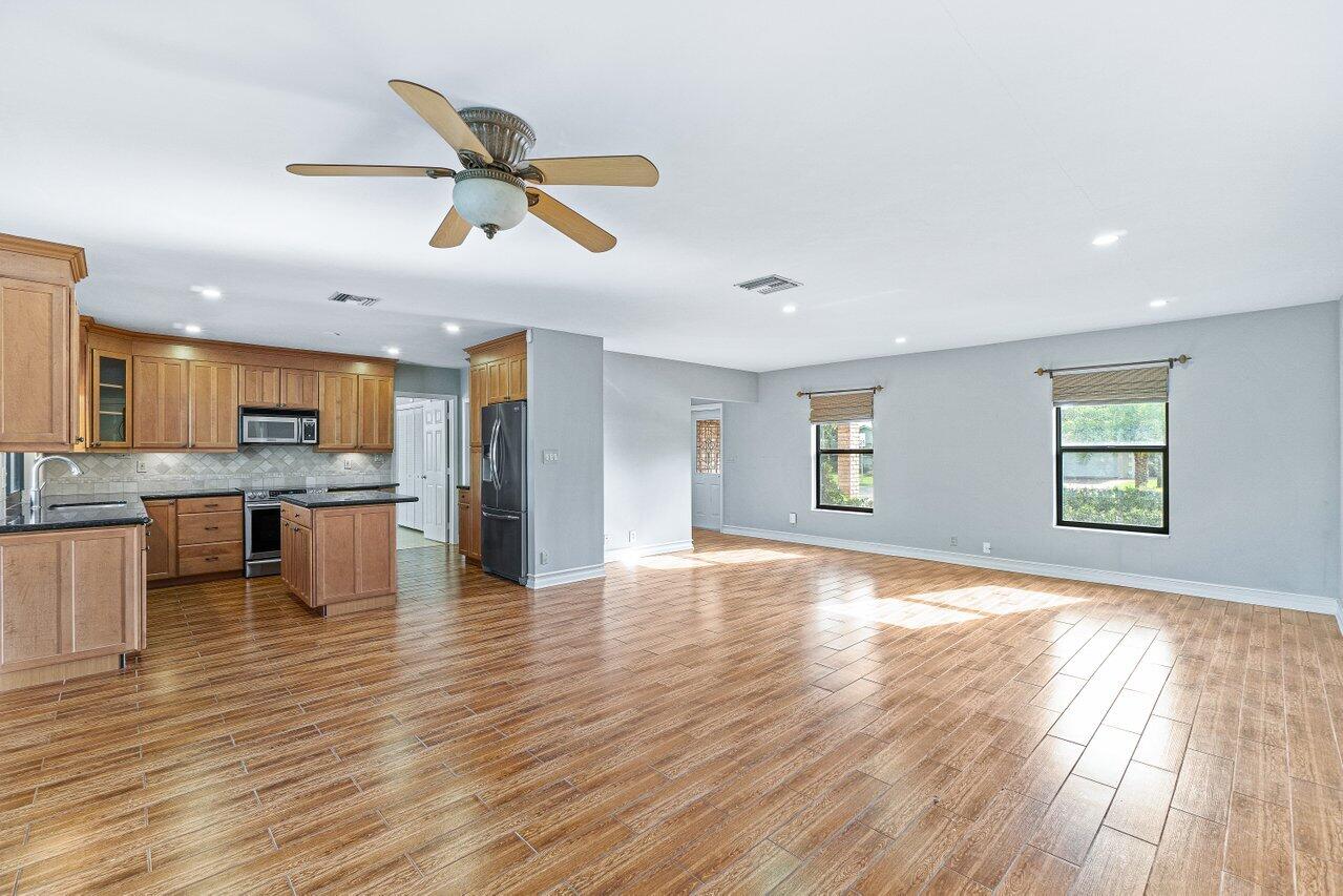 133 Northwest 10th Avenue Boca Raton, FL 33486 - Photo 4 of 25 Living room