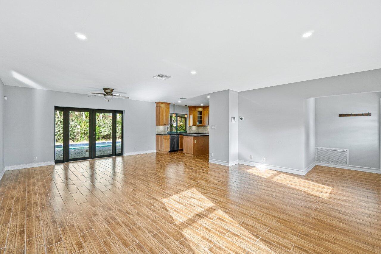 133 Northwest 10th Avenue Boca Raton, FL 33486 - Photo 5 of 25 Living room