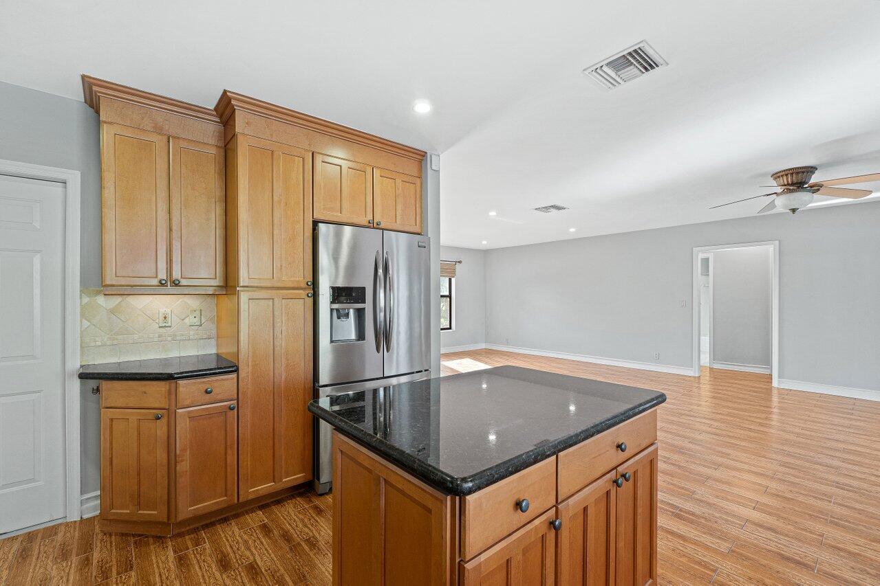 133 Northwest 10th Avenue Boca Raton, FL 33486 - Photo 6 of 25 Kitchen
