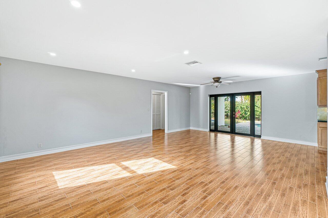 133 Northwest 10th Avenue Boca Raton, FL 33486 - Photo 9 of 25 Living room