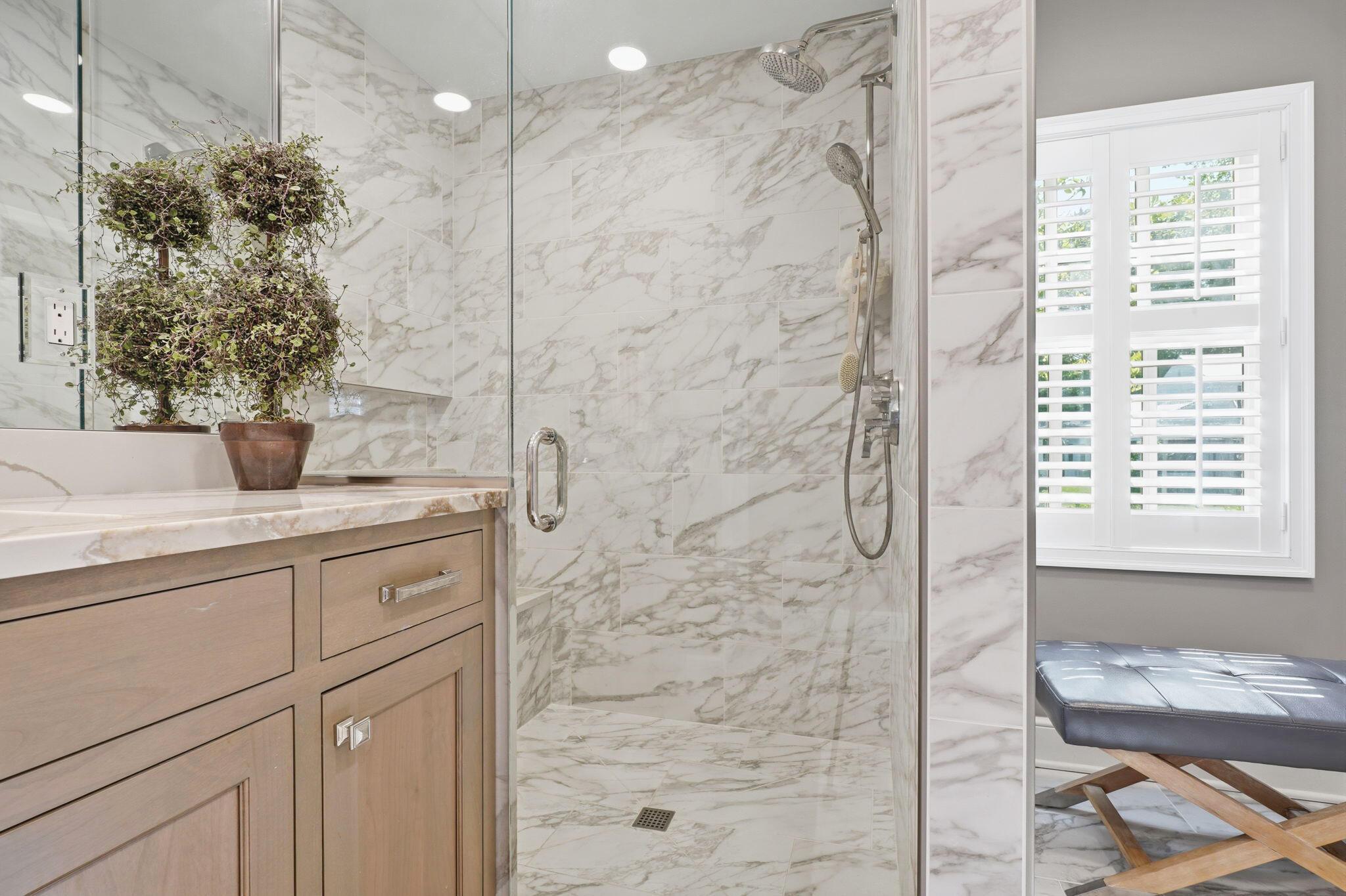 227 South Chesterfield Road Columbus, OH 43209 - Photo 47 of 77 Bathroom 2